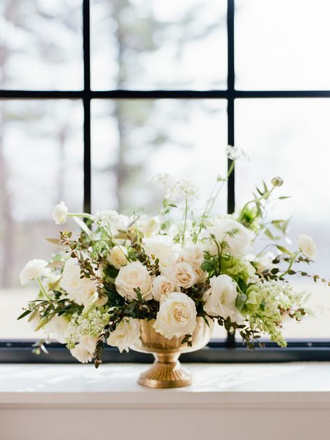 White Wedding Flower Arrangements, White Flower Centerpieces, White Floral Centerpieces, Table Centerpiece Flower, Table Floral Arrangements, White Floral Arrangements, Green Centerpieces, White Flower Arrangements, Table Flower Arrangements