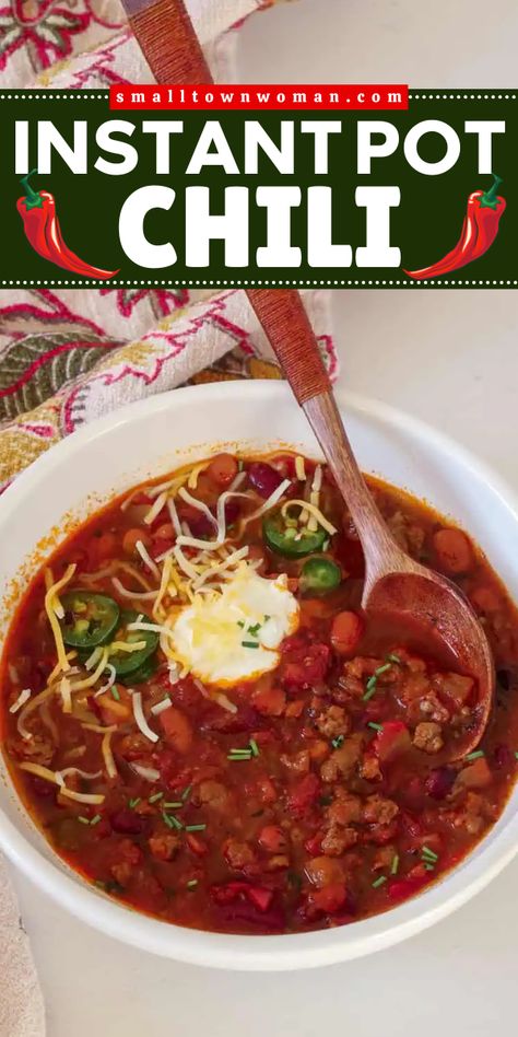 This easy homemade meal will become one of your favorites! Loaded with ground beef, beans, spices, and more, this Instant Pot chili recipe is hearty and flavorful. So, grab your pressure cooker and try this quick weeknight dinner! Instant Pot Ground Beef Chili, Meals Using Chicken, Easy Instant Pot Chili, Instant Pot Chili Recipe, Dinners For Families, Easy Homemade Food, Chili Instant Pot, Ground Beef Beans, Instant Pot Chili