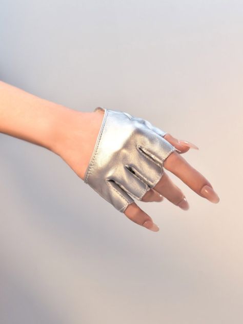 Cyberpunk Silver Futuristic Half Finger Gloves Futuristic Costumes Women, Sci Fi Accessories, Cyberpunk Fashion Futuristic Clothing, Cybercore Accessories, Cyberpunk Gloves, Cyberpunk Hand, Future Fashion Futuristic, Cyberpunk Halloween, Retro Futuristic Fashion