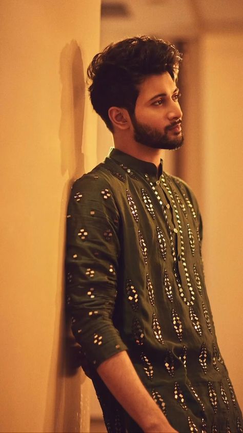 Photo Pose For Man In Kurta, Indian Male Traditional Outfit, Desi Outfits Men, Kurta Poses For Men Outdoor, Traditional Kurta Poses For Men, Poses For Boys In Kurta, Brown Boys Indian, Indian Men Aesthetic, Kurta Poses