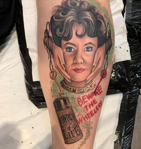 Bethany Rivers on Instagram: “Return to Oz today for @rachelhumble! Right on the shin! I had to watch the film to understand why I was tattooing a head in some hands,…” Return To Oz Tattoo, Return To Oz, Oz Tattoo, The Shins, Disney Tattoos, Portrait Tattoo, Tatting, Art Tattoo, Tattoo Ideas