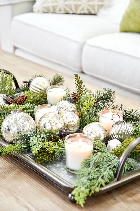 Here are 8 super easy and so pretty Christmas arrangements you can make in 15 minutes or less. And most can be made with what you already have. Christmas Color Palette, Faux Christmas, Christmas Vignettes, Kitsch Christmas, Christmas Greenery, Christmas Arrangements, Pretty Christmas, Christmas Mantels, Christmas Trends