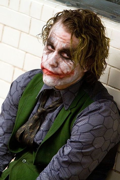 Joker The Dark Knight, Joker Y Harley Quinn, Joker Dark Knight, Joker Photos, Der Joker, Joker Heath, The Dark Knight Trilogy, Joker Pics, Heath Ledger Joker