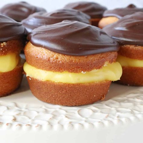 Boston Creme Dessert, Boston Cream Cupcakes Easy, Boston Crème Cupcakes, Boston Cream Cupcakes Recipe, Boston Creme Pie, Witchy Tea, Boston Cream Pie Recipe, Creme Cupcake, Boston Cream Cupcakes