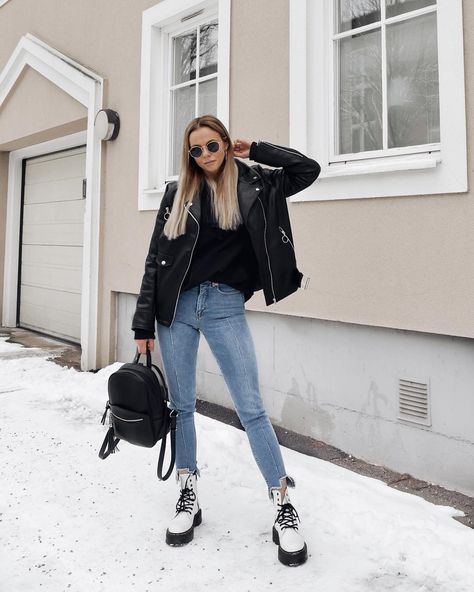 Instagram post by Karolin Andersson • Feb 5, 2019 at 3:40pm UTC White Combat Boots Outfit, Combat Boot Outfit, White Doc Martens, White Combat Boots, Outfit Botas, Dr Martens Outfit, Doc Martens Outfit, Trend Clothes, Doc Marten