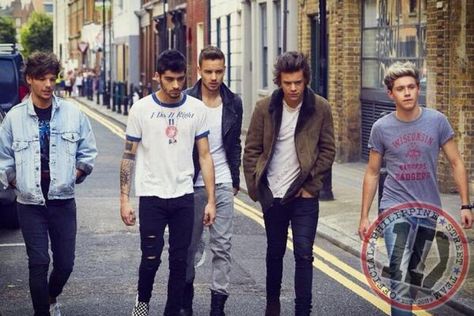 One Direction Midnight Memories Photoshoot. One Direction Midnight Memories, Glee Season 5, Tanda Tanya, Gambar One Direction, One Direction Louis, One Direction Wallpaper, Top Albums, Midnight Memories, One Direction Photos