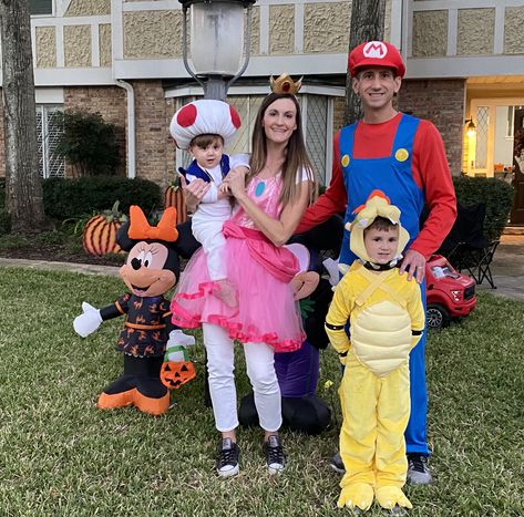 Super Mario Bros Halloween Costumes Family, Mario Brothers Halloween Family, Diy Super Mario Family Costume, Mario Bros Halloween Costumes Family, Family Super Mario Costumes, Super Mario Bros Family Costumes, Mario Brothers Family Costumes, Mario Bros Family Costumes, Mario Family Halloween Costumes