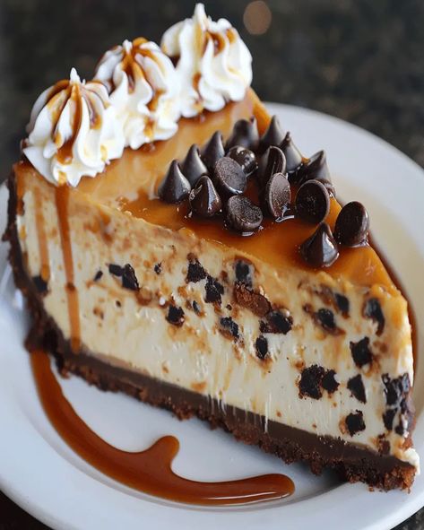 Caramel Chocolate Cheesecake Recipes, Salted Caramel Chocolate Chip Cheesecake, Cheesecake Recipes Salted Caramel, Carmel Cheesecake Crumble Cookie, Chocolate Caramel Cheesecake Recipe, Hard Recipes, Caramel Brownie Cheesecake, Cheesecake Chocolate Chip, Carmel Recipe