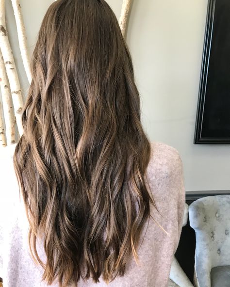 Long hair and invisible layering by @mj_hairartistry Invisible Layers Haircut Long Hair, Invisible Layers Haircut, Collar Bone Hair, Invisible Layers, Pretty Haircuts, Collarbone Length Hair, Layers Haircut, Cut Layers, Bed Hair