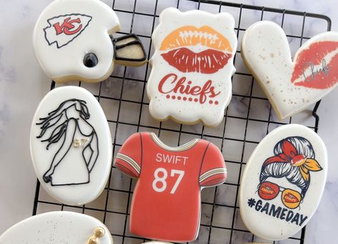 Football Themed Food, Super Bowl Cookies, Football Cookies, Making Cookies, Edible Printer, Taylor Swift Birthday, Cookies Decorated, Best Cookie Recipes, Football Party