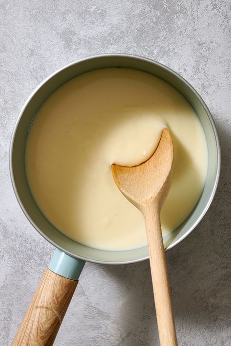 Lemon Beurre Blanc Sauce, Beurre Blanc Sauce Recipe, 5 Mother Sauces, Basic White Sauce, Five Mother Sauces, Bechamel Recipe, Sauce For Vegetables, Mother Sauces, Bechamel Sauce Recipe