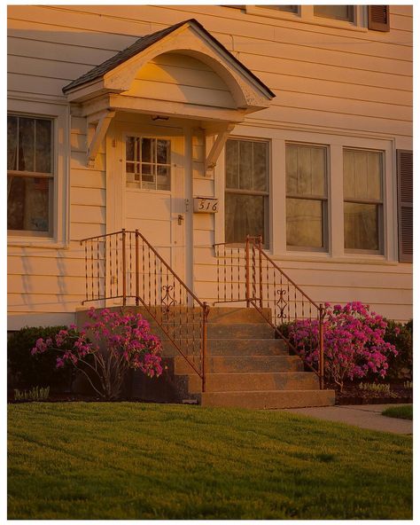 Instagram post by Thomas Jordan • Jul 23, 2018 at 9:56pm UTC Small Town Houses Aesthetic, Aesthetic Town House Exterior, Midwest Town Aesthetic, San Francisco Houses Aesthetic, San Francisco Buildings Aesthetic, Jordan Photos, Pretty House, Pretty Places, Aesthetic Photography