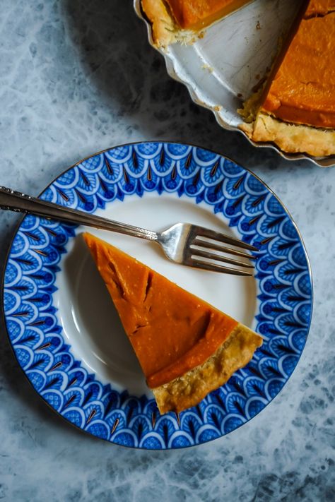 Kabocha Persimmon Pie Persimmon Pie Recipe, Persimmon Dessert, Persimmon Pie, Mushroom Barley Soup, Tigernut Flour, Baking Pie, Persimmon Recipes, Baked Pie Crust, Sweet Recipe