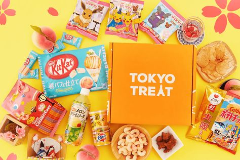 Popular Japanese Snacks, Japanese Snack Box, Tokyo Treat, Japanese Candy Snacks, Strawberry Mochi, Japanese Treats, Japanese Drinks, Japanese Candy, Japanese Snacks