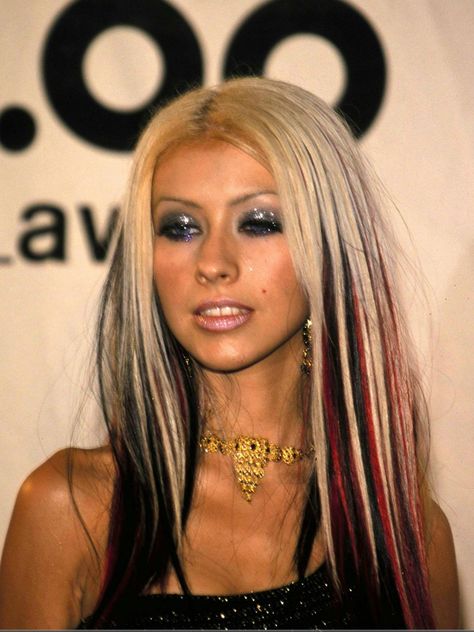 Christina Aguilera Dirrty, 2000 Makeup, Christina Aguilera 2000s, 2000s Makeup Looks, 2000s Hair, Club Makeup, Y2k Makeup, Mekap Mata, Gap Teeth