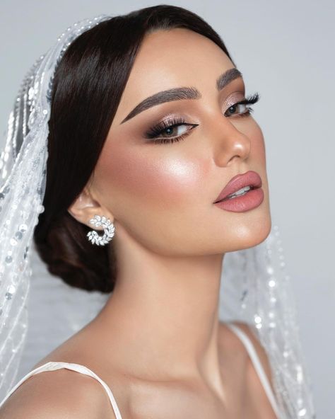 Brownish Makeup Look, Bridal Makeup For Small Eyes, Wedding Make-up, Light Bridal Makeup Natural, Glam Makeup Bridal, Full Glam Wedding Makeup, Makeup Looks Smokey, Glam Bridal Makeup, Glam Bride Makeup