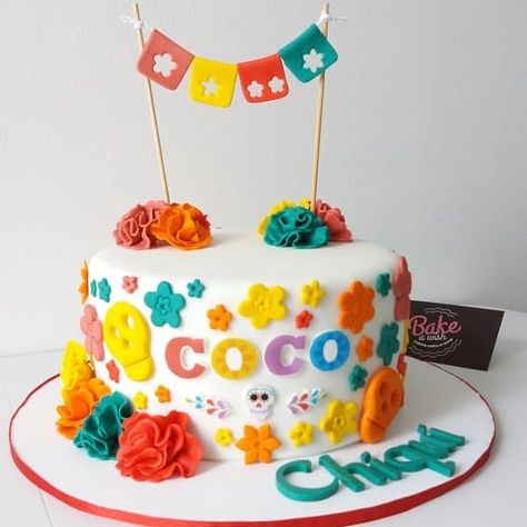 Coco Cake Ideas, Coco Birthday Party Ideas Girl, Coco Theme Cake, Coco Party Decorations, Coco Birthday Cake, Disney Coco Birthday Party, Coco Themed Birthday Party, Birthday Cake Disney, Coco Birthday Party