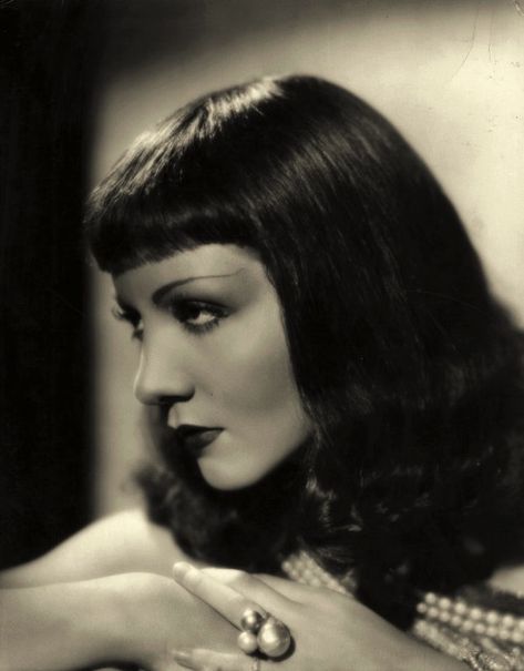 Claudette Colbert, Classic Movie Stars, Old Hollywood Stars, Classic Actresses, Actrices Hollywood, Hollywood Glam, Old Hollywood Glamour, Jolie Photo, Golden Age Of Hollywood