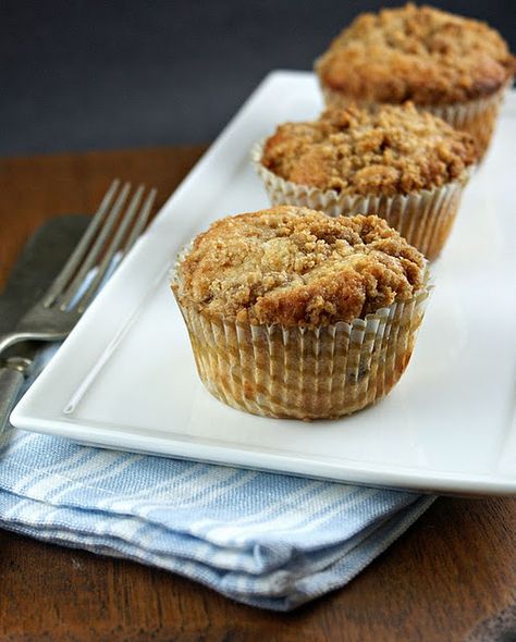 Fig Muffins with Brown Sugar Crumb Topping. This takes me back to Africa! Fig Muffins, Fig Cake, Sweet Muffin, Fig Recipes, Fig Jam, Crumb Topping, Yummy Cupcakes, Morning Food, San Francisco Bay