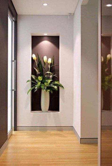 Niche Decor, Vstupná Hala, Wall Niche, Foyer Design, Amazing Decor, Home Entrance Decor, Studio Apartment Decorating, Entrance Decor, Elegant Home Decor