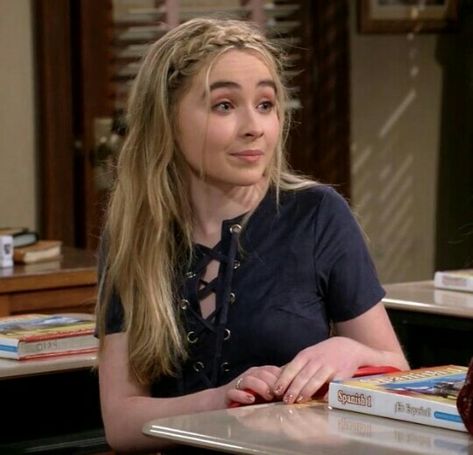 Sabrina Carpenter/ Maya / Girl Meets World/ Hair///// Maya Girl Meets World, Girl Meets World Maya, Hart Icon, Maya Girl, Maya Hart, Hairstyles For Gowns, Girl School Supplies, Sabrina Carpenter Outfits, World Hair