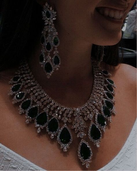 💕 #diamond #jewelry #jewellery #aesthetic #inspiration Jewellery Aesthetic, Bridal Diamond Necklace, Expensive Jewelry Luxury, Headpiece Jewelry, Ladies Gents, Bridal Diamond Jewellery, Art Jewelry Contemporary, Luxe Jewelry, Aesthetic Inspiration