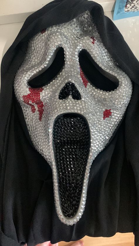 Ghostface Bedazzled Mask, Ghostface Outfit Girl, Rhinestone Scream Mask, Bedazzled Scream Mask, Mascara Halloween, Scream Halloween Costume, Scream Costume, Ghost Face Mask, Scream Mask