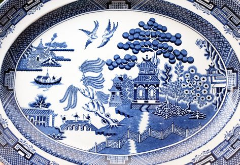 What Is Blue Willow China, aka the South’s Favorite Dinnerware? Willow Projects, Blue Willow China Pattern, Antique Blue Willow, Traditional Wedding Gifts, Blue Willow Dishes, Blue And White Dinnerware, Blue Willow China, Blue Dishes, Jewelry Chunky