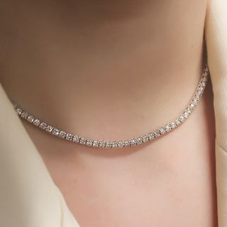 Capucelli (@capucelli) • Foto e video di Instagram Diamond String Necklace, Beautiful Diamond Necklace, String Necklace, Diamond Tennis Necklace, Tennis Necklace, Jewelry Lookbook, Girly Jewelry, Box Chain, White Diamonds