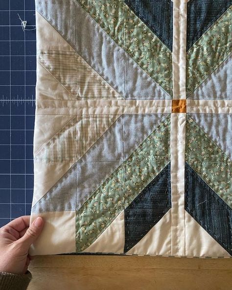 Lottie Quilt Pattern, Modern Quilt Color Palette, Small Hobbies, Quilting Cotton Projects, Pillow Quilt, Quilted Pillow Pattern, Quilt Pillows, Quilting Ideas, Simple Quilt Pattern