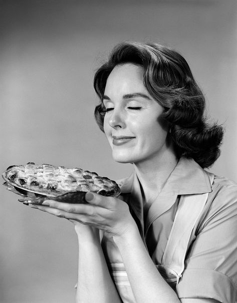 Again, I am asking you to feed me. Baked Pie, 1950s Woman, Happy Housewife, Tv Dinner, Cozy Meals, Domestic Goddess, Nutrition Program, Healthy People, Freshly Baked