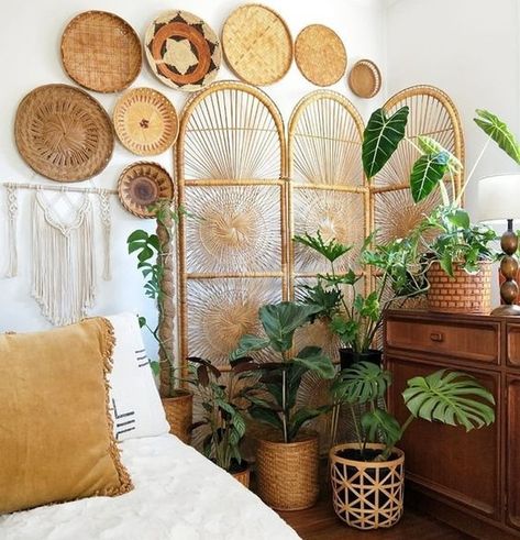 Monday inspiration #homedecor #inspiration #thecanyonhome Boho Accent Wall, Lots Of Plants, Basket Boho, Interior Boho, Natural Baskets, Wicker Wall, Bedroom Corner, Cute Dorm Rooms, Wall Basket