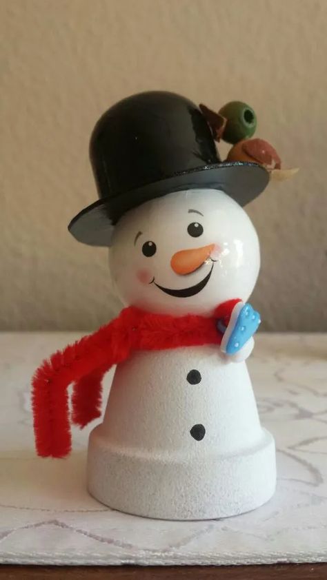 Snowman Pots, Christmas Candy Jars, Mini Snowman, Terra Cotta Pot Crafts Diy, Terra Cotta Pot Crafts, Christmas Pots, Snowman Christmas Decorations, Pot Crafts, Santa Elf