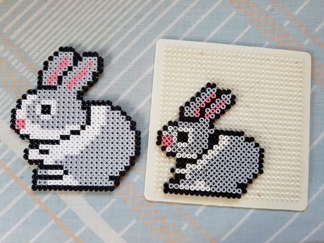 Rabbit kid kanin kaninunge hama pixel art Melt Beads, Hamma Beads Ideas, Art Perle, Aqua Beads, Animal Cross Stitch Patterns, Melty Beads, Melting Beads, Perler Bead Patterns, Hama Beads