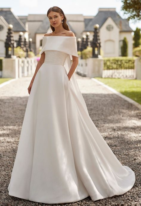 Boat Neckline Wedding Dress, Simple Off The Shoulder Wedding Dress, Modern Simple Wedding Dress Classy, Wedding Dress For Petite Women, Wedding Dresses For Petite Women, Rosa Clara Wedding Dresses, Iconic Wedding Dresses, Wedding Gown Ideas, Simple Wedding Gowns