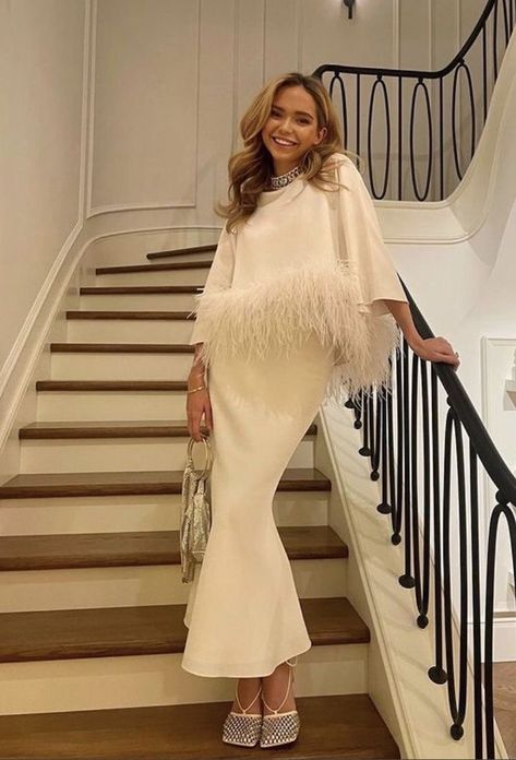 Winter White Outfit Dressy, Ankle Length Evening Dress, Dresses Feathers, Feather Prom Dress, Chiffon Party Dress, Flora Dress, White Mermaid, Summer Wedding Outfits, Beautiful Prom Dresses