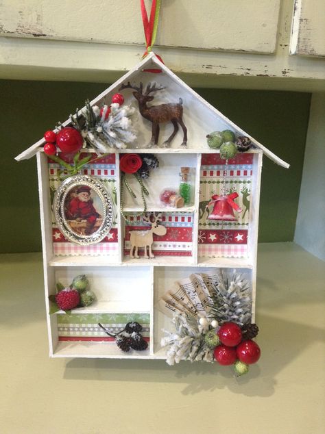 Mini Shadow Box Ideas, Christmas Diorama Ideas, Christmas Shadow Box Ideas, Christmas Crates, Diy Christmas Shadow Box, Shadow Box Ideas, Christmas Diorama, Vintage Christmas Crafts, Diorama Ideas