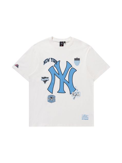 New York Yankees Logomania T-Shirt An iconic tee for an iconic team, the New York Yankees Logomania T-Shirt is a necessity for game days and everyday. Custom printed team graphics on an oh-so soft cotton construction with dropped shoulders makes this tee the perfect addition to your rotation. Get your hands on it today.- Official merchandise- Printed graphics- Dropped shoulders- Ribbed crewneck- Twin needle stitching- Longer sleeves- Material: 100% Cotton- Colour: Vintage White- Style: MJNY1190 College Outfits Class, Yankees Shirt, Custom Tee Shirt, Hello Kitty Shoes, Cool Shirt Designs, Yankees T Shirt, Vintage Graphic Tees, Fitness Wear Outfits, Custom Tee Shirts