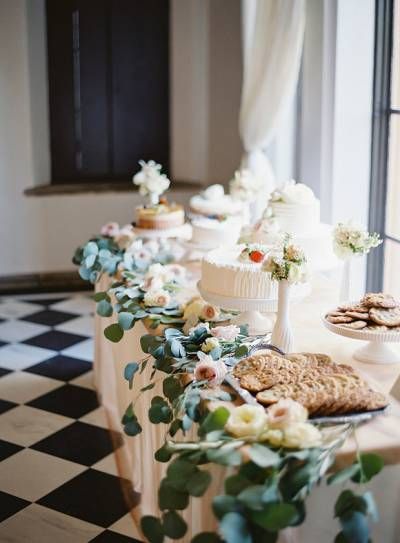 Romantic Pastel Coloured California Wedding via Magnolia Rouge Wedding Reception Dessert Table, Wedding Reception Desserts, Country Style Wedding Dresses, Table Florals, Dusty Pink Weddings, Dessert Bar Wedding, Wedding Sweets, Cake Table Decorations, Romantic Wedding Cake