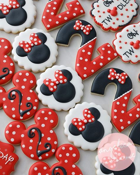 Minnie 1st Birthday, 1st Birthday Cookies, Γενέθλια Mickey Mouse, Mouse Cookies, Minnie Mouse Birthday Theme, Minnie Mouse Cookies, Twodles Birthday, Minnie Mouse Birthday Party Decorations, Mickey Mouse Cookies