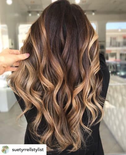 Salted caramel bronde is the perfect hair color for fall! The fall season is right around the corner, which means it’s time to start looking at some fall hair color ideas so you can pick out the perfect hair color for fall. Check out these 10 different fall hair color trends for some serious hair inspiration! #FallFashion #FallHairColor #FallHair #HairColor #HairColorIdeas Caramel Bronde, Hair Color For Fall, Trendy We Fryzurach, Hair Color Guide, Truss Hair, Perfect Hair Color, Fall Hair Color Trends, Hair Color Caramel, Hair Color Burgundy