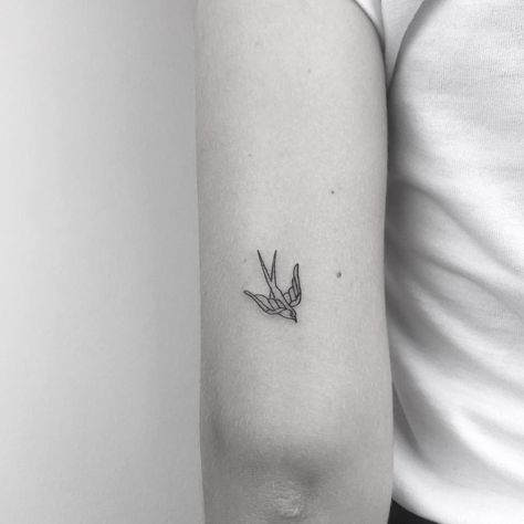 Swallow Tattoos, Swallow Tattoo Design, Swallow Bird Tattoos, Bird Tattoos For Women, Vogel Tattoo, Sparrow Tattoo, Tattoo Wrist, Swallow Tattoo, Tattoo Reference