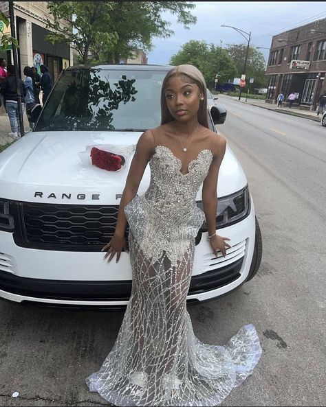 Silver Prom Dresses Black Women, Silver Prom Dresses, Silver Prom Dress, Dinner Date Outfits, Dream Prom, Senior Prom Dresses, Prom Girl Dresses, Prom Looks, Cute Birthday Outfits