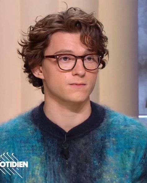 Tom Holland Glasses, Tom Holland Hair, Young Mens Hairstyles, Parker Aesthetic, Male Haircuts Curly, Tom Holland Imagines, S Curl, Tom Holland Peter Parker, Boys Haircuts