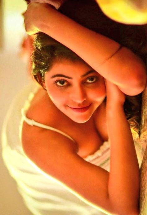 Athulya Ravi, Traditional Woman, Kajal Agarwal, Hot Images, Indian Bollywood, Indian Actress Hot Pics, Girl Body, Actress Photos, Desi Beauty