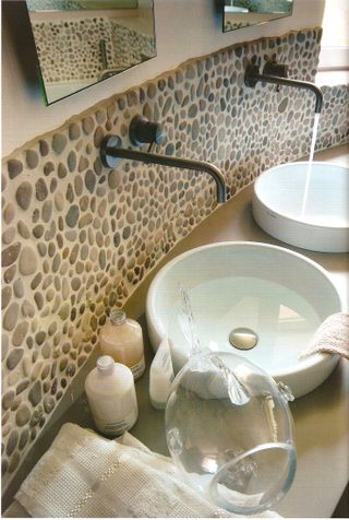 The art of nature can be utilized in so many ways...Love this bathroom for its style, cleanness and organic feel... Pebble Tiles, Pebble Tile, Herringbone Backsplash, Stone Backsplash, Bathroom Backsplash, Trendy Bathroom, Room Idea, Beautiful Bathrooms, Tile Backsplash