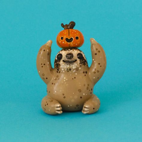 taraminart_sloth Sloth Clay Sculpture, Clay Sloth Diy, Kokedama Stand, Clay Sloth, Sloth Ceramic, Pumpkin Pottery, Clay Aiken, Clay Inspo, A Sloth