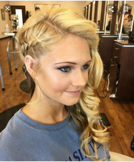 Side Swoop Hairstyle, Swept Hairstyles, Side Swoop, Bridesmaid Hair Side, Side Curls, Prom Hair Medium, Side Swept Curls, Side Swept Hairstyles, Side Hairstyles