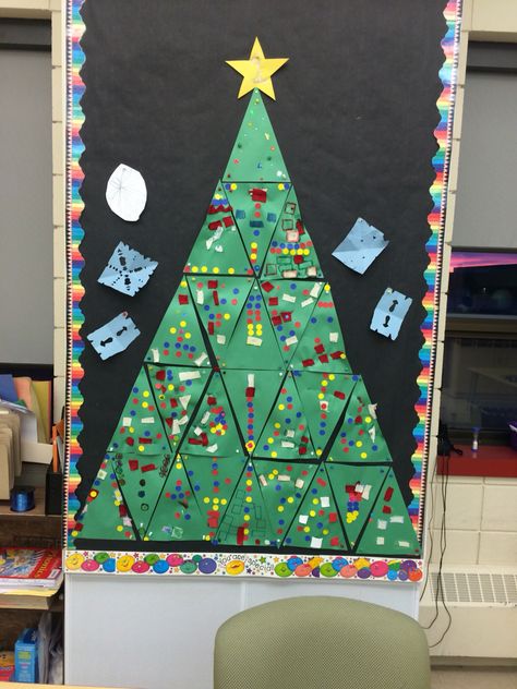 Class Triangle Christmas Tree, Christmas Tree Triangles, Triangle Christmas Tree, Class Tree, Bulletin Board Tree, Diy Paper Christmas Tree, Kindergarten Art Projects, Wall Christmas Tree, Tree Study