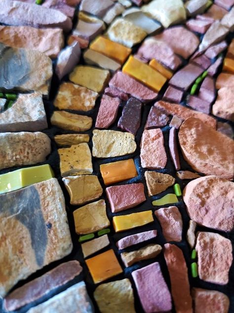 Mosaic Artwork Ideas, Smalti Mosaic, Stone Mosaic Art, Tile Mosaic Art, Abstract Mosaic Art, Southwest Vibes, Slate Art, Mosaic Art Diy, Mosaic Rocks